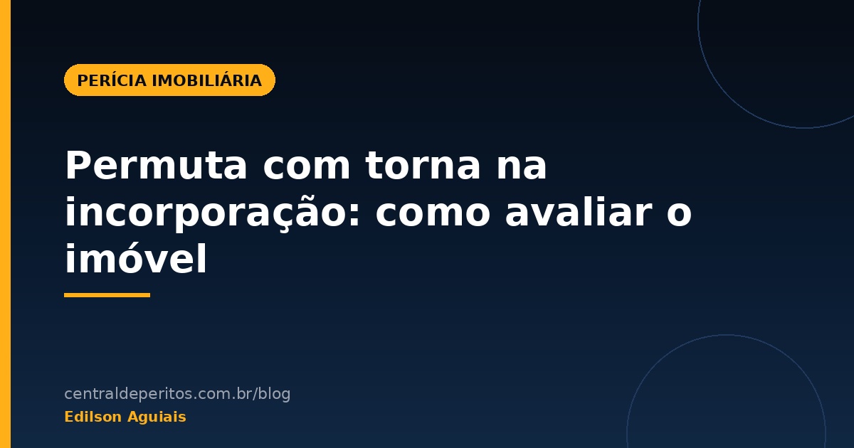 Maquete de prédio residencial ao lado de contrato e planta baixa, representando a permuta de terreno por unidades na incorporação imobiliária